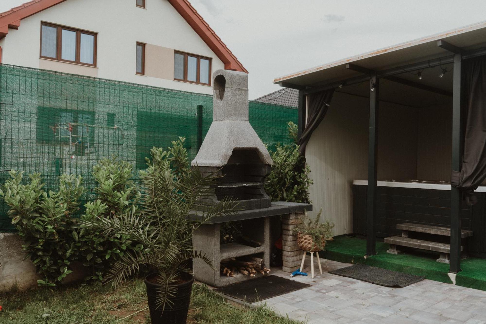 ホテル Casa Abiiani オラデア エクステリア 写真